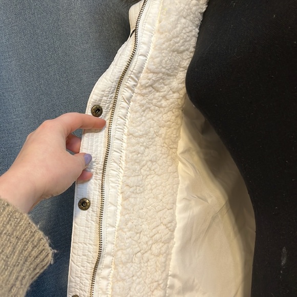 Aeropostale White Vest Size L/G. Never worn w/tags - Picture 5 of 7